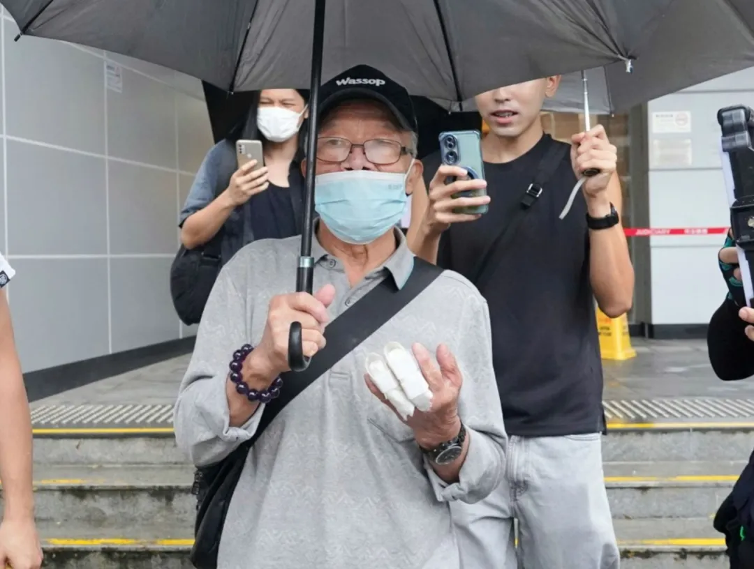 我天! 闪婚小33岁老婆,450万争产大战,反目成仇,79岁华人老伯以狗血高潮告别人世