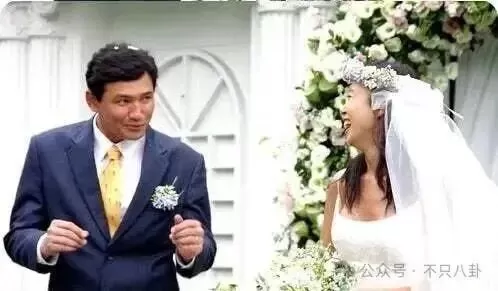 结婚22年0绯闻的他，居然被曝出轨？