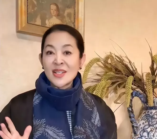 67岁身家过亿的倪萍近况曝光，27岁儿子成"心病"