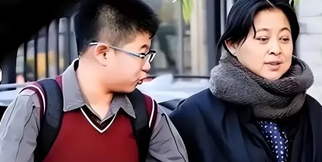 67岁身家过亿的倪萍近况曝光，27岁儿子成"心病"