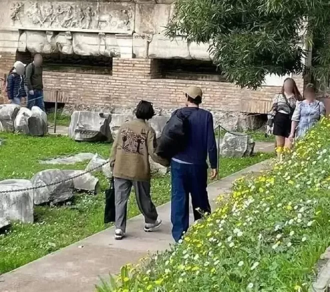 结婚22年0绯闻的他，居然被曝出轨？