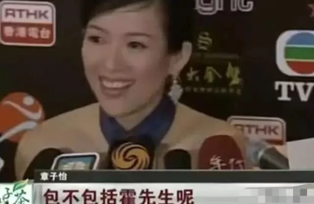霍启山带娜然一同看球，霍震霆大方同行....