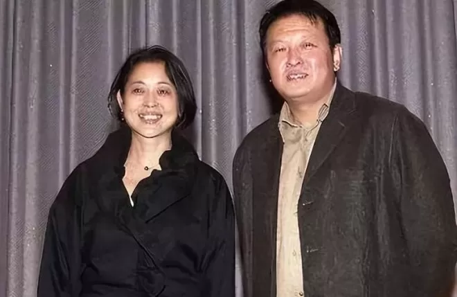 67岁身家过亿的倪萍近况曝光，27岁儿子成"心病"