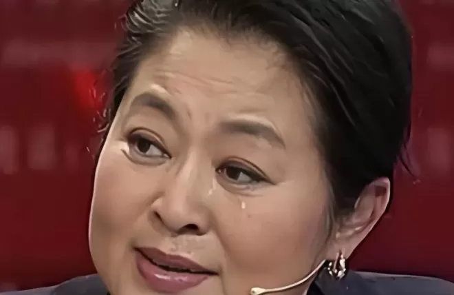 67岁身家过亿的倪萍近况曝光，27岁儿子成"心病"