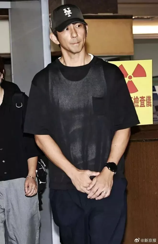 贾静雯丈夫修杰楷当庭认罪，请求处6月以下徒刑