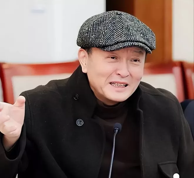 67岁身家过亿的倪萍近况曝光，27岁儿子成"心病"