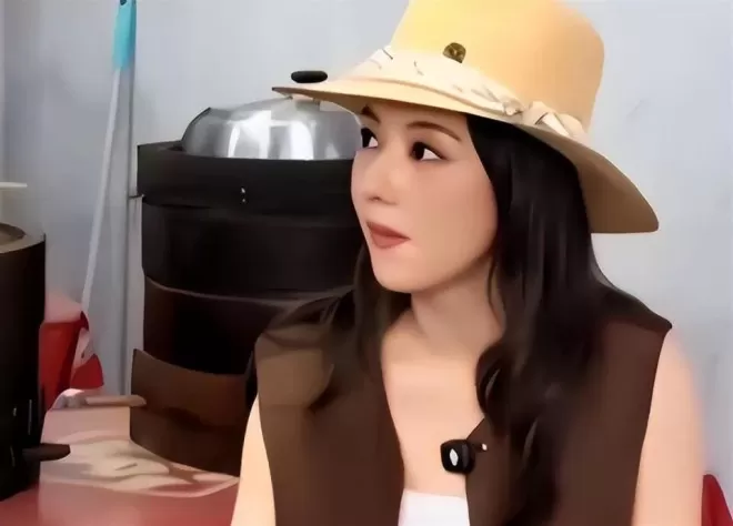 方媛现身安徽老家，又矮又壮，素颜不如路人