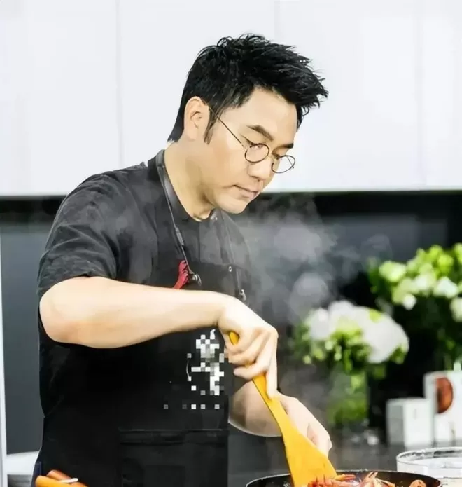 只当过一次演员，却住北京亿万豪宅，丈夫给她打工