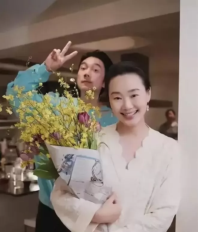 只当过一次演员，却住北京亿万豪宅，丈夫给她打工