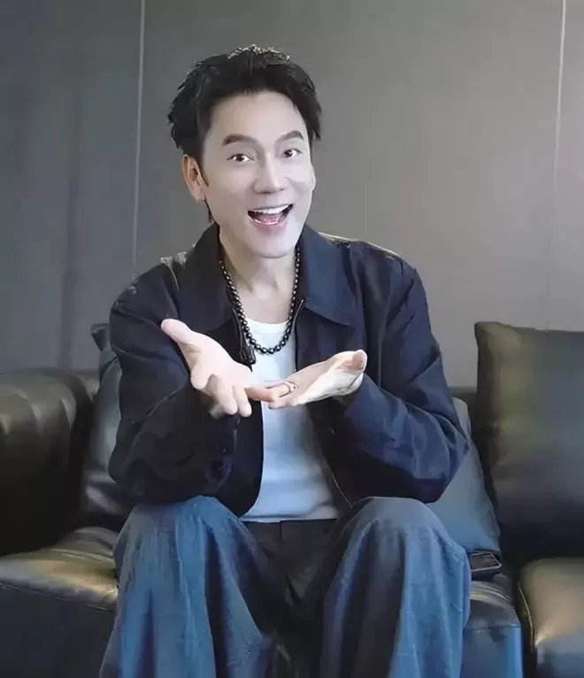 只当过一次演员，却住北京亿万豪宅，丈夫给她打工