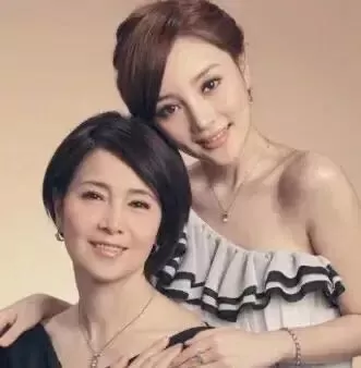 上梁不正下梁歪？李小璐为出轨叫屈
