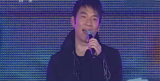 只当过一次演员，却住北京亿万豪宅，丈夫给她打工
