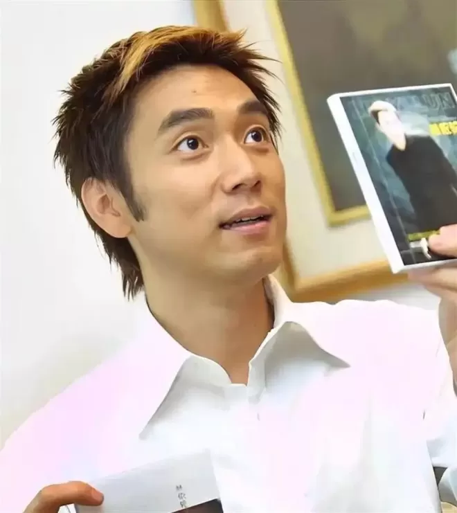 只当过一次演员，却住北京亿万豪宅，丈夫给她打工