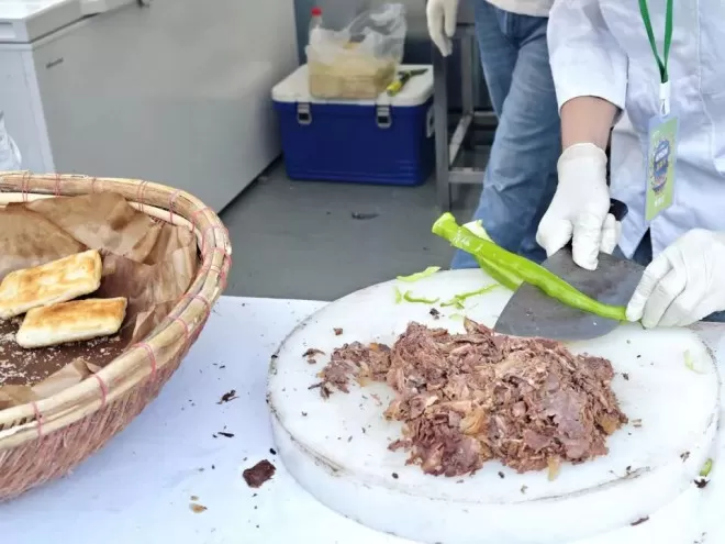 猪肉冒充驴肉卖出上亿元，山东商人一审被判无期