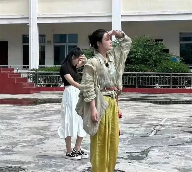 和李晨分开后结缘军官，相伴七年养育孩子