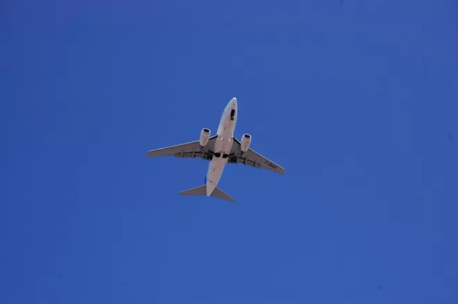 全面停飞! WestJet空乘和公司谈不拢, 加拿大数千旅客滞留!