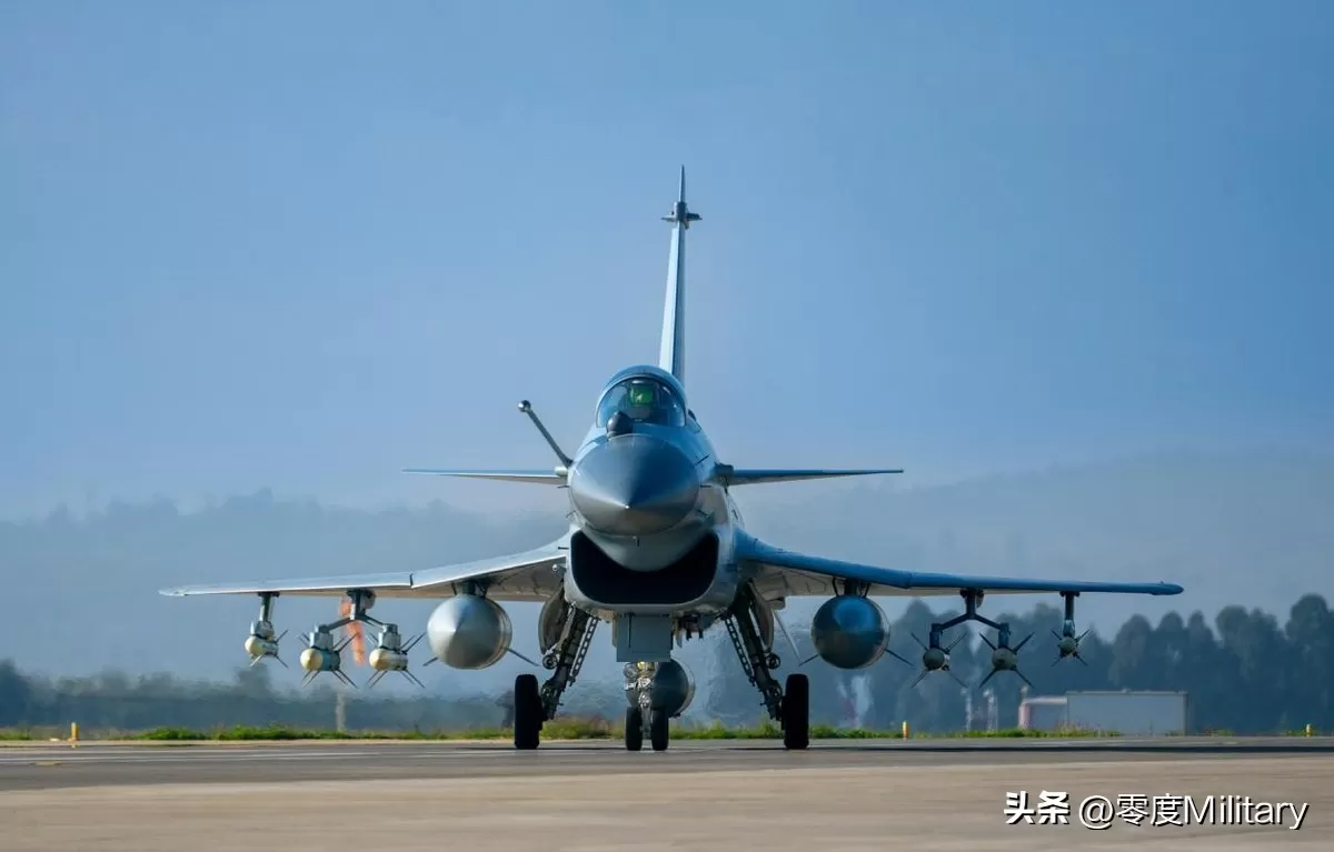 印媒：西方试图诱导巴基斯坦空军飞行员，驾驶歼-10CE战斗机叛逃