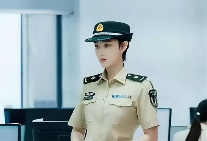 和李晨分开后结缘军官，相伴七年养育孩子
