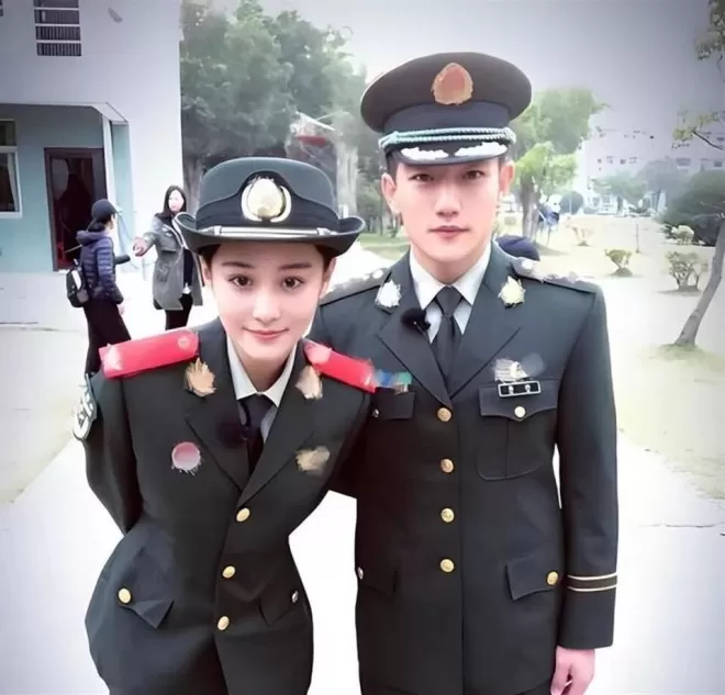 和李晨分开后结缘军官，相伴七年养育孩子