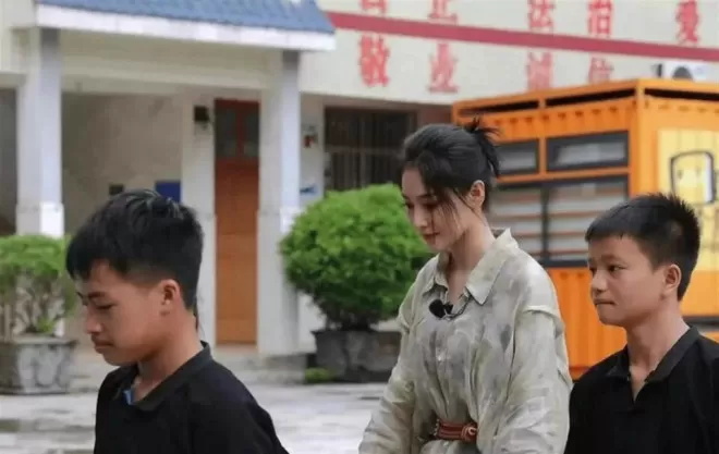和李晨分开后结缘军官，相伴七年养育孩子