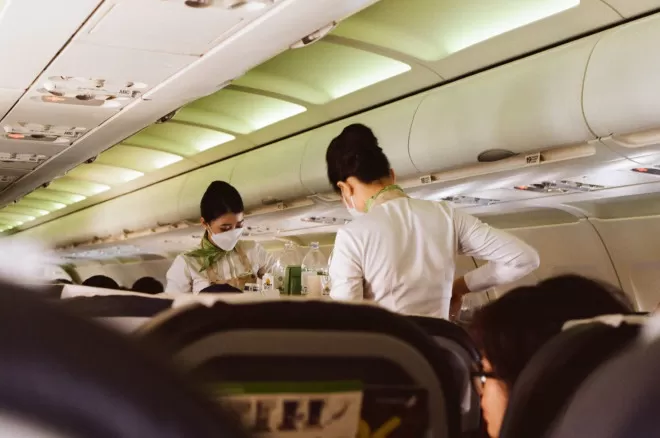 全面停飞! WestJet空乘和公司谈不拢, 加拿大数千旅客滞留!