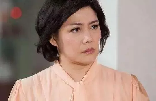 著名女演员50岁在片场离世，一生未婚未育，死后器官捐献救8人