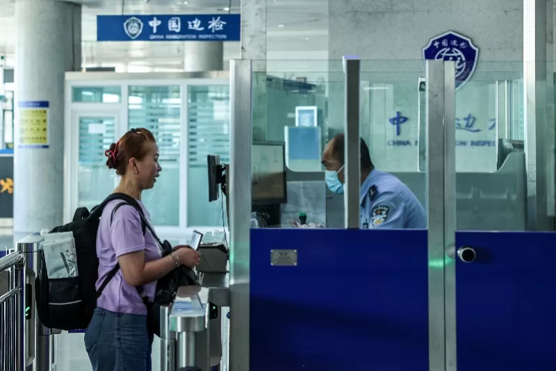 国务院新规：为预防犯罪可限制公民出境，公务员不得违规移民