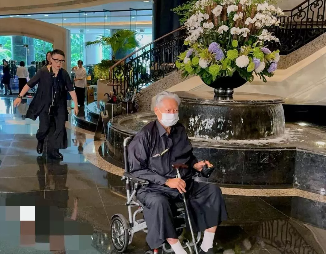 谁能想到？53岁李冰冰白发堪比林青霞，岁月从不惯着任何人