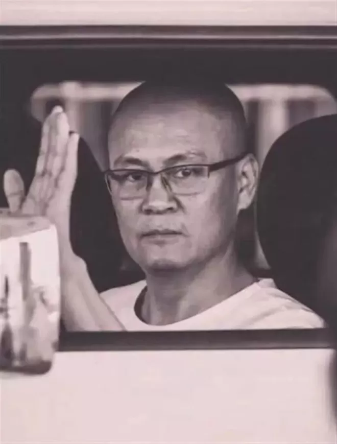 知名歌手娶小25岁娇妻，年近60岁儿子才1岁