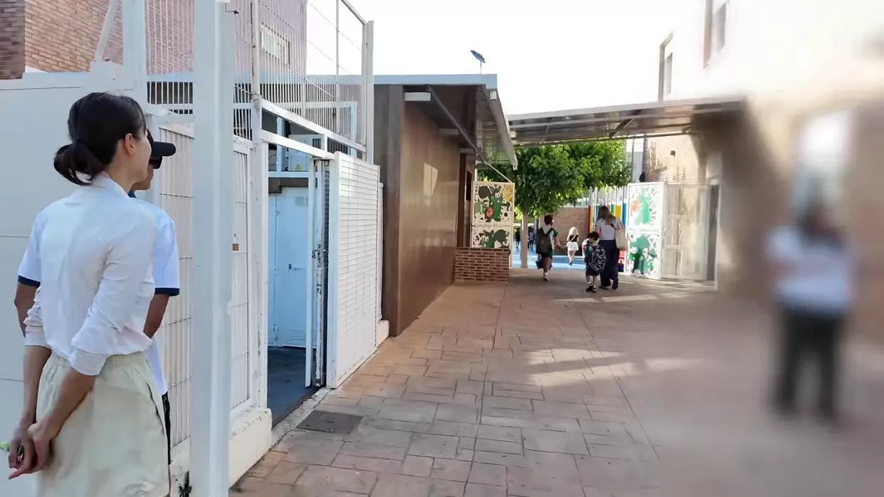 林丹一家4口住西班牙别墅，买了2辆豪车，比邹市明有钱生活安逸