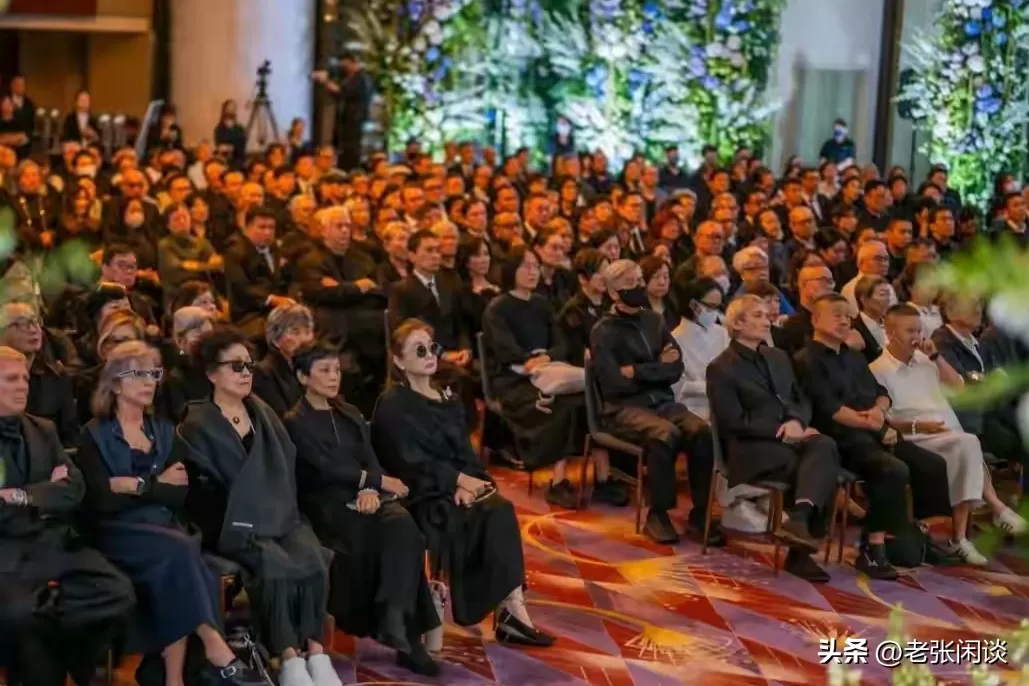 林青霞追思会现场发飙，抢过徐克话筒：她忍了44年，今天不再忍。