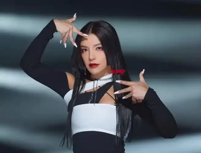 超女冠军江映蓉：过度医美后像"怪物"，全身只剩下眼珠是自己的