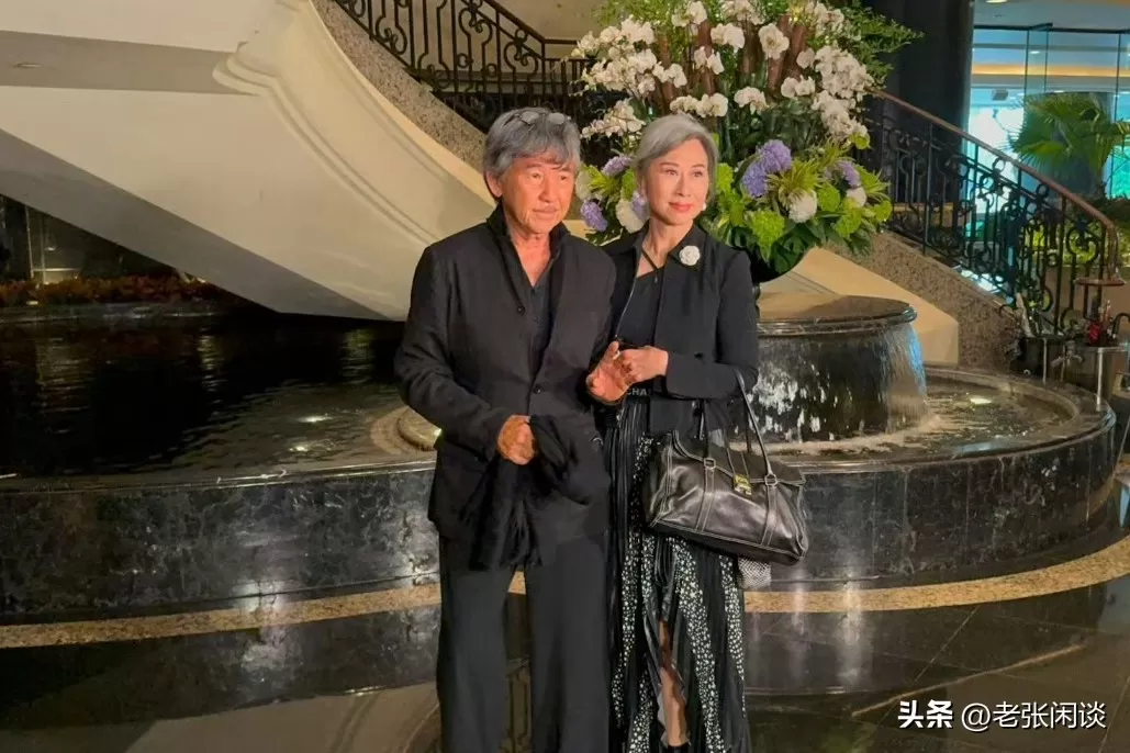 林青霞追思会现场发飙，抢过徐克话筒：她忍了44年，今天不再忍。
