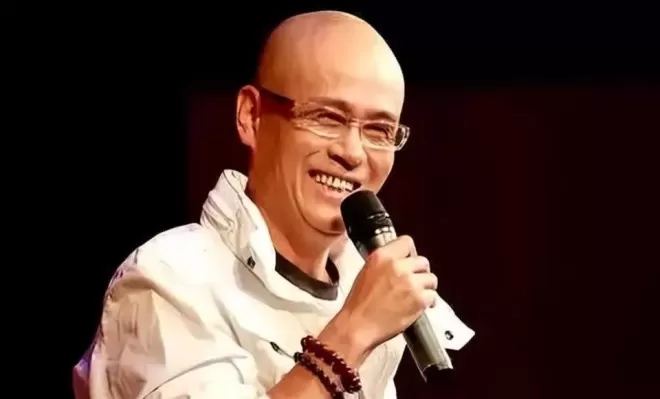 知名歌手娶小25岁娇妻，年近60岁儿子才1岁