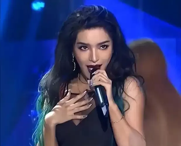 超女冠军江映蓉：过度医美后像"怪物"，全身只剩下眼珠是自己的