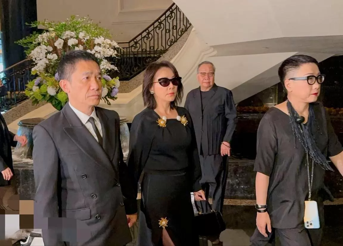 谁能想到？53岁李冰冰白发堪比林青霞，岁月从不惯着任何人