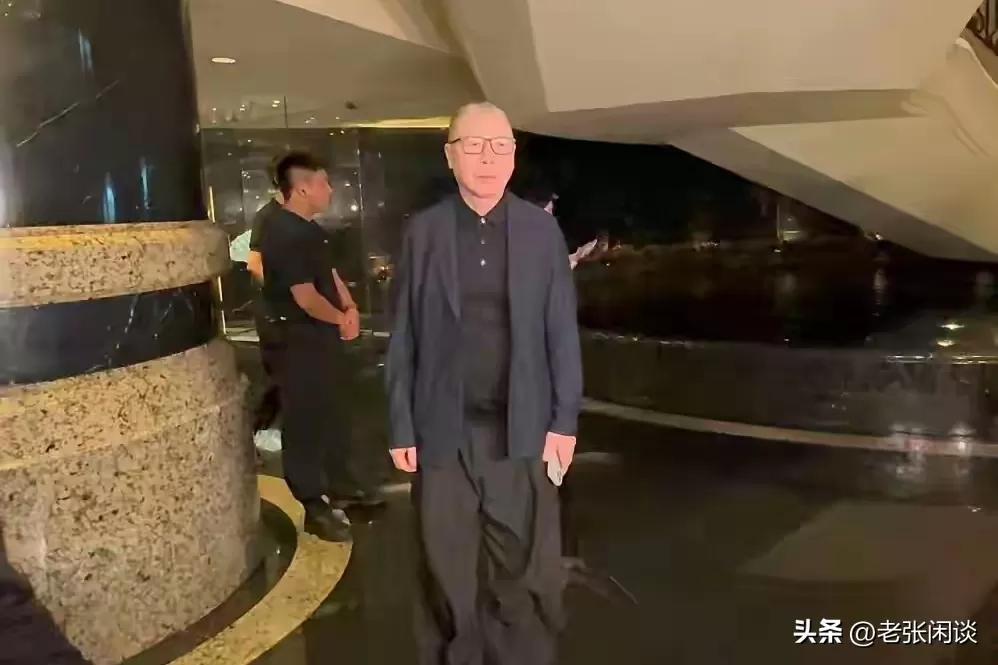 林青霞追思会现场发飙，抢过徐克话筒：她忍了44年，今天不再忍。