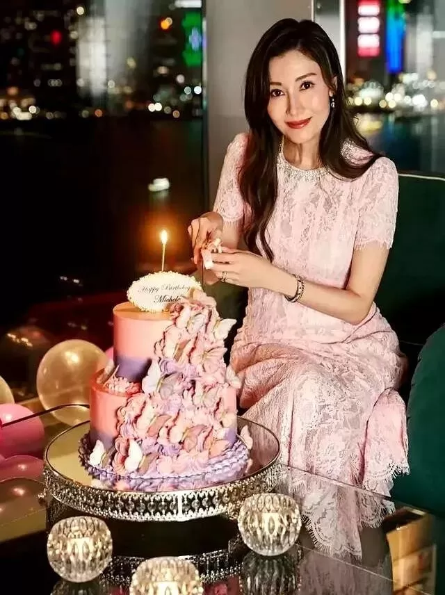 王祖贤出售20岁肖像权,当年的港圈美人现状各有千秋