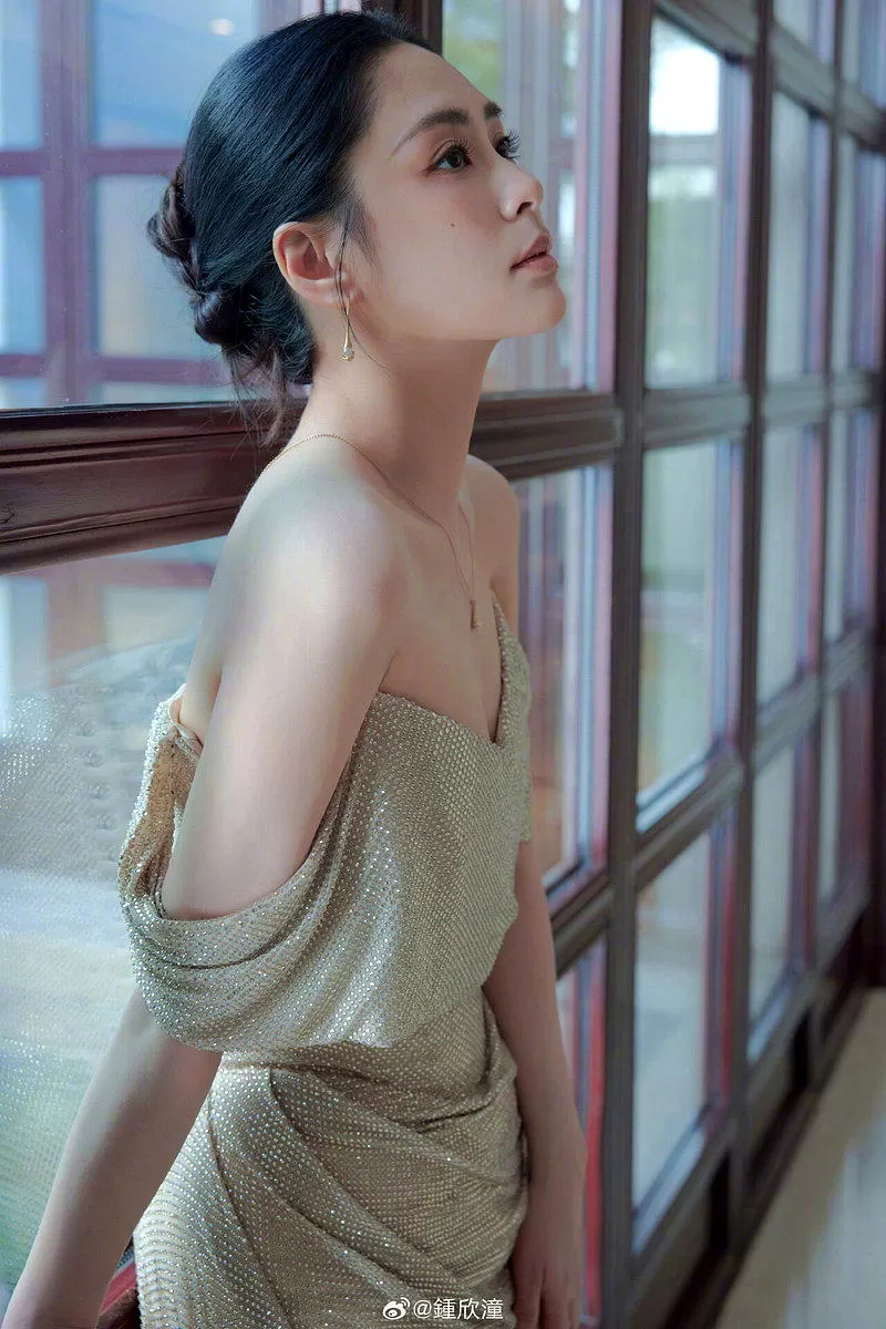 阿娇曝零死角美照 网友赞“美到窒息 胖过没丑过”
