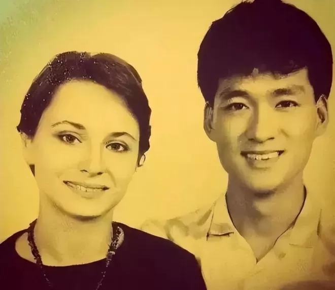 周华健与妻子被嘲像母子：结婚40年，一直被劝离