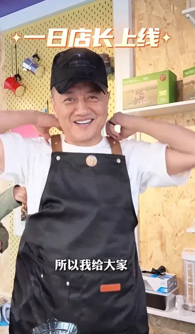 李亚鹏一家云南团聚，妈妈俩女儿还有侄女都在