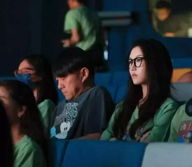 李亚鹏一家云南团聚，妈妈俩女儿还有侄女都在