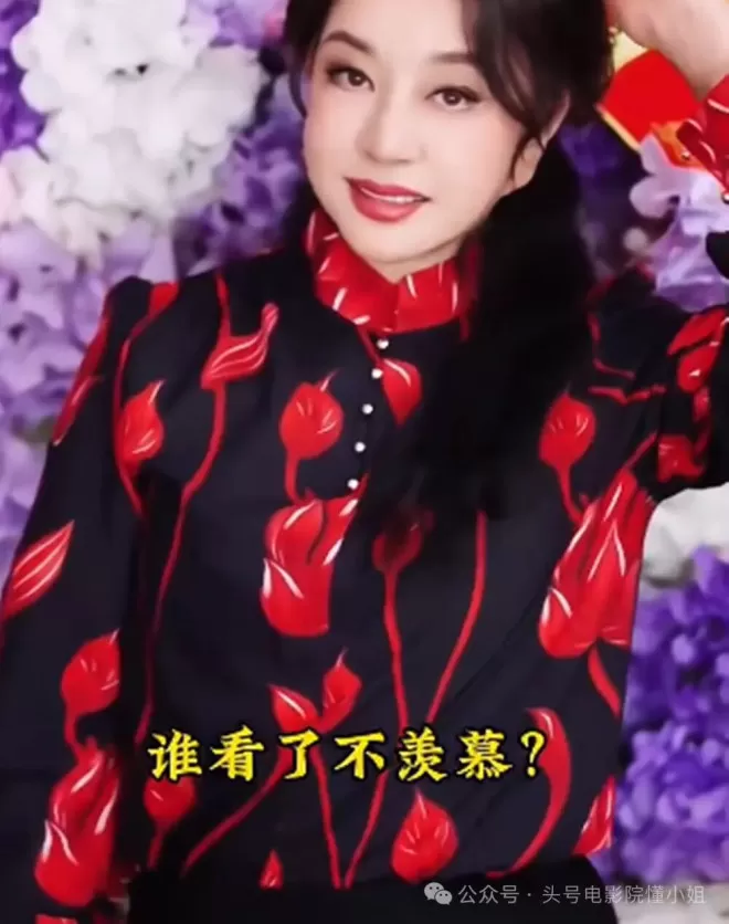 向刘晓庆索赔504万!小38岁前男友进京讨债,外形大变