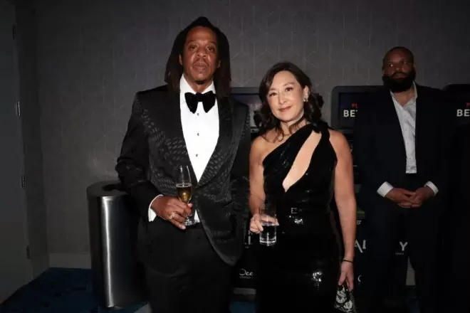 60岁吴明华离婚3天亮相，大女主气场绝了！蔡崇信娶她为啥被说“高攀”？