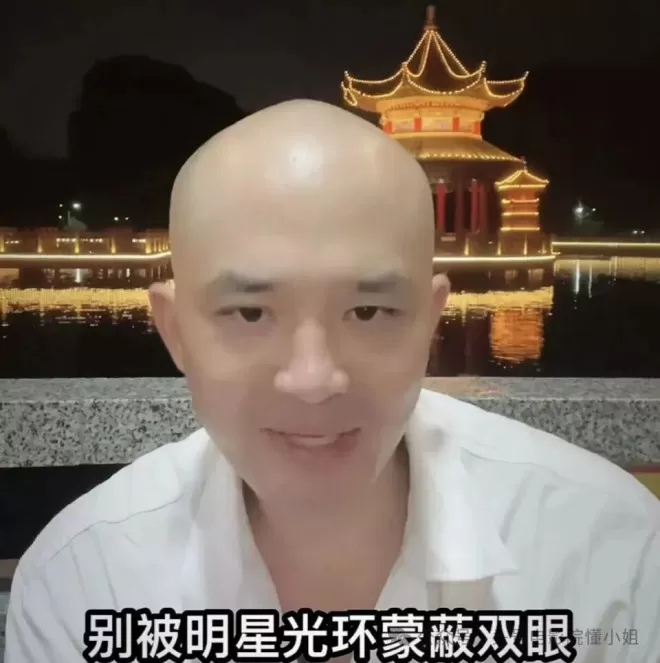 向刘晓庆索赔504万!小38岁前男友进京讨债,外形大变