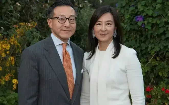 60岁吴明华离婚3天亮相，大女主气场绝了！蔡崇信娶她为啥被说“高攀”？