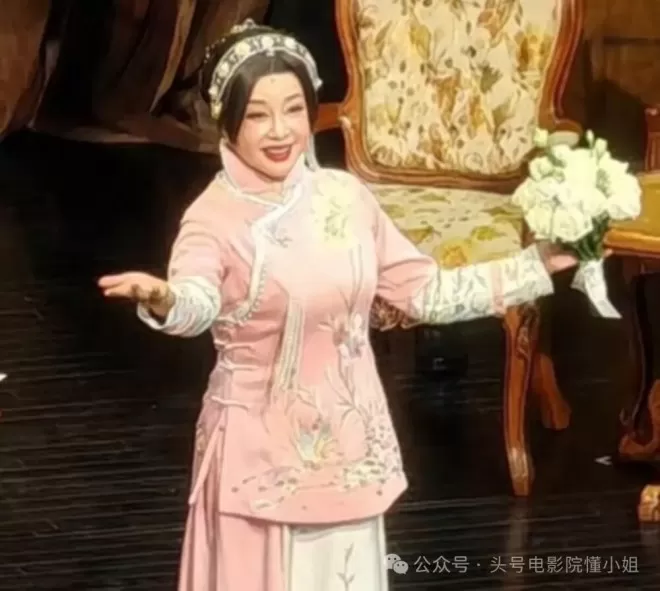 向刘晓庆索赔504万!小38岁前男友进京讨债,外形大变