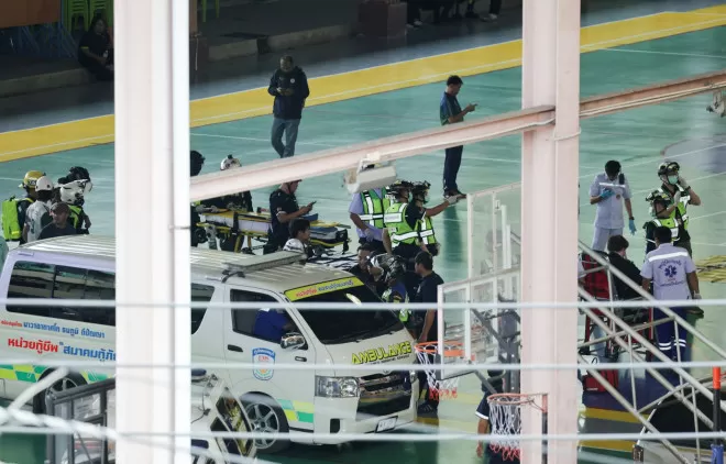 泰国校园枪击7死15伤 幸存学生躲教室半小时：枪手从教室旁走过