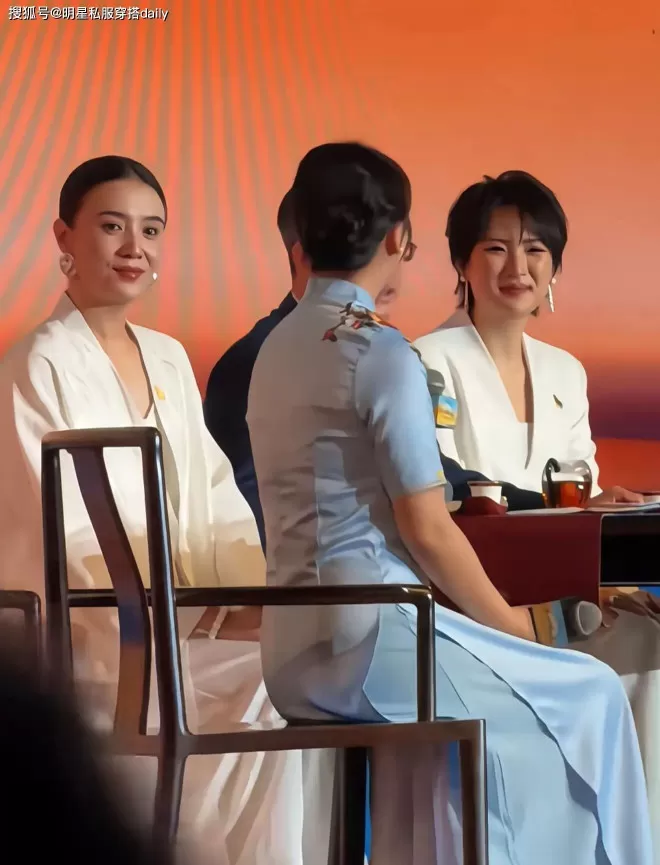 173大美女宋佳同框姚安娜，一个穿新中式端庄一个穿长西装帅气
