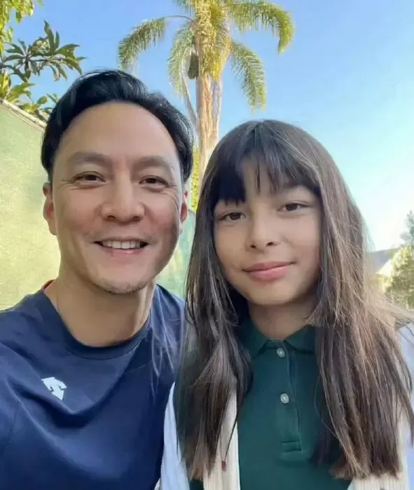 吴彦祖13岁女儿颜值惹争议！有人吐槽长残了有人赞高级脸